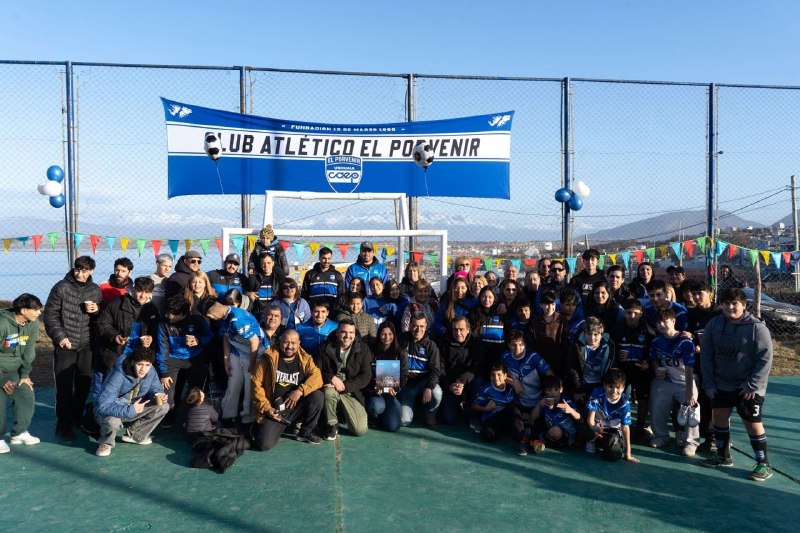 LA MUNICIPALIDAD ENTREGÓ EL DECRETO PARA LA ADMINISTRACIÓN DE UN PLAYÓN DEPORTIVO AL CLUB EL PORVENIR