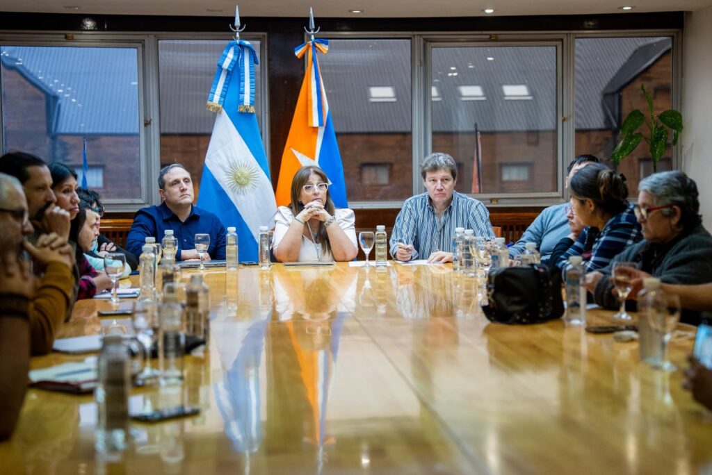MELELLA ENCABEZÓ UNA MESA DE TRABAJO CON VECINOS POR EL SUBSIDIO AL GLP