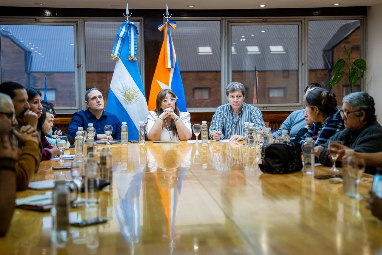 MELELLA ENCABEZÓ UNA MESA DE TRABAJO CON VECINOS POR EL SUBSIDIO AL GLP