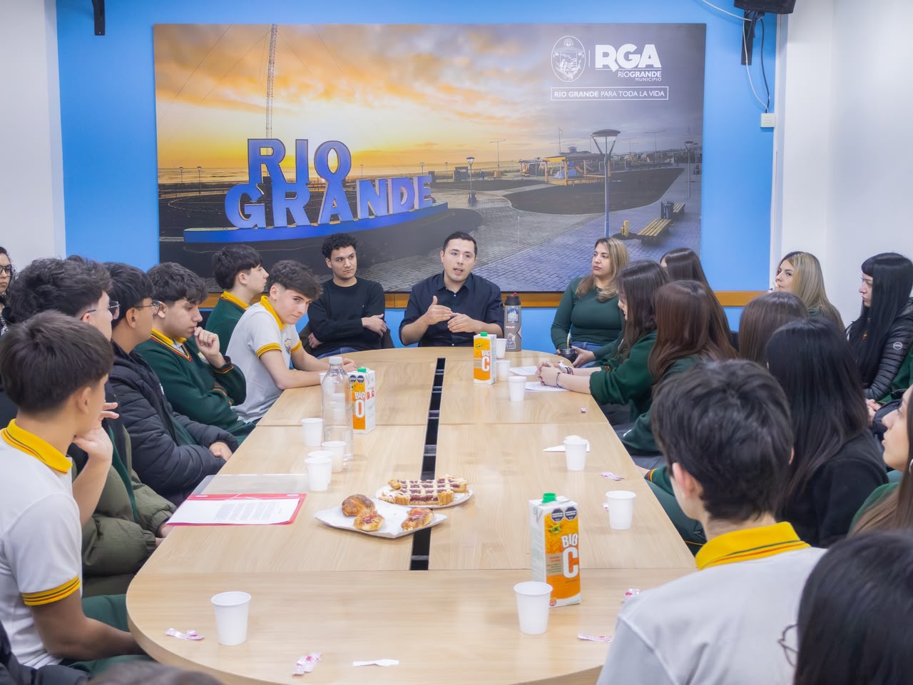 JÓVENES COMPARTEN IDEAS CON LA GESTIÓN PÚBLICA EN RÍO GRANDE